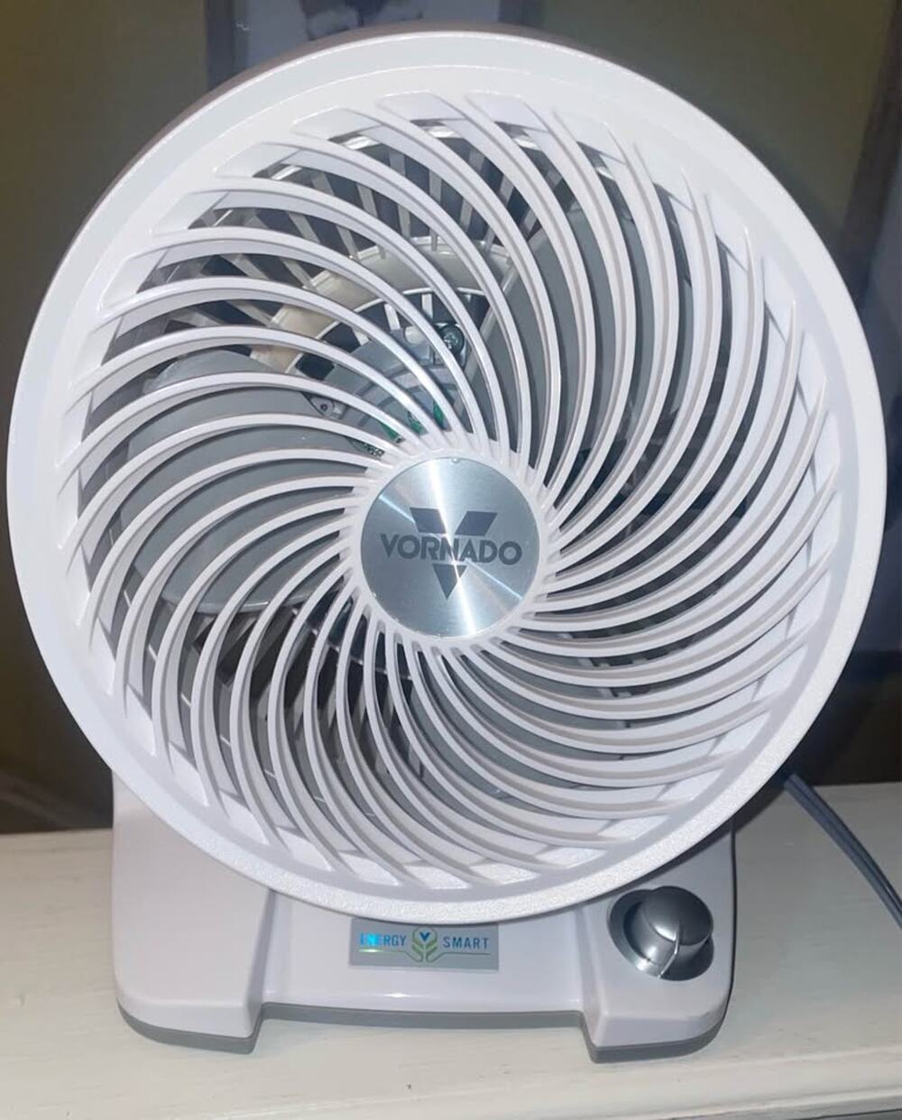 Vornado 533DC Energy Smart Small Air Circulator Fan with Variable Speed Control